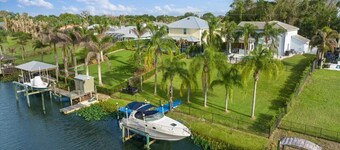 Ocean access with boat dock 4 bedroom 3 bathroom beautiful Pool home with Spa.