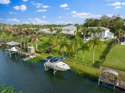 Ocean access with boat dock 4 bedroom 3 bathroom beautiful Pool home with Spa.