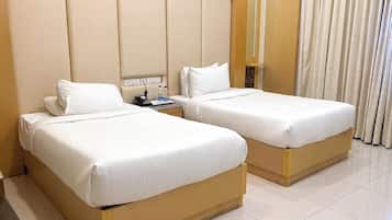 Club Twin Room | Premium bedding, desk, blackout curtains, soundproofing