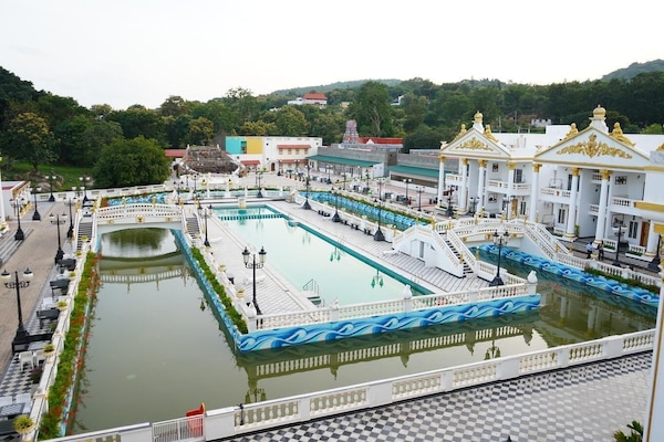 Indoor pool, outdoor pool