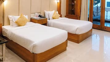 Deluxe Twin Room | Premium bedding, desk, blackout drapes, soundproofing