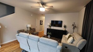 Smart TV - Stylish 3BR + Studio Retreat–Sleeps 8 Comfortably! (Wake Forest)