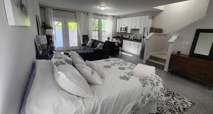 Stylish 3BR + Studio Retreat–Sleeps 8 Comfortably!