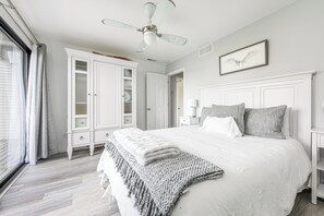 Apartment | Interior - The Shores Lake View Condo Unit 5574 (Williamsburg)