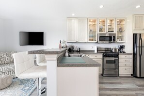 Apartment | Interior - The Shores Lake View Condo Unit 5574 (Williamsburg)