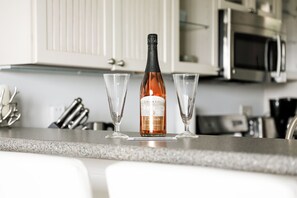 Interior detail - The Shores Lake View Condo Unit 5574 (Williamsburg)