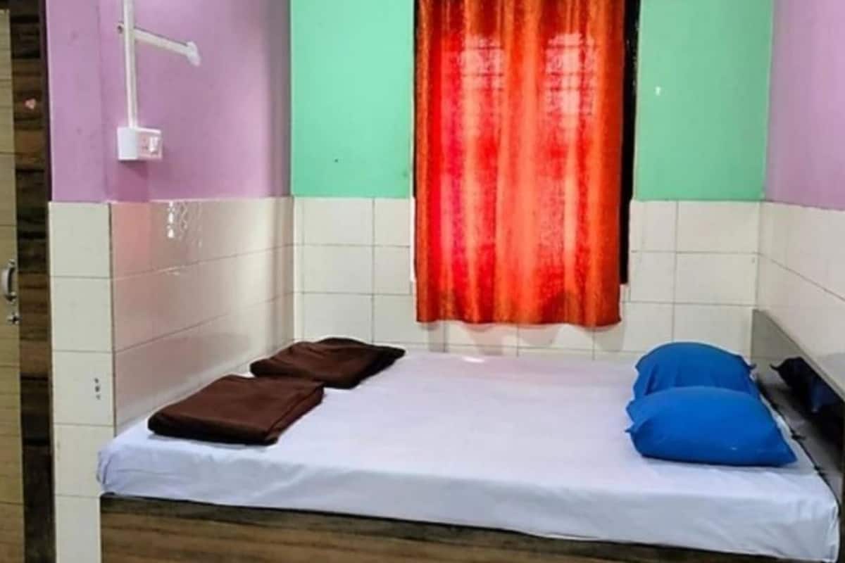 Een bureau, gratis wifi, beddengoed
