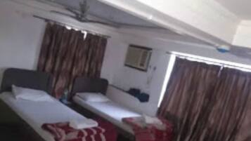 غرفة ديلوكس مزدوجة - منظر للمدينة | مكتب وواي فاي مجانًا وملاءات أسرّة