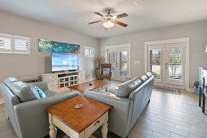 TV, DVD player - Vacation In Style in Perdido Key at Arborgate's "Footprints In The Sand".  . (Pensacola)