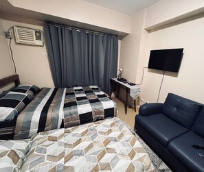 1 bedroom, WiFi, bed sheets - B Studio for Three (Iloilo City)