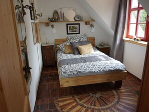 1 bedroom, desk, iron/ironing board, travel cot - Vacation apartment "Partheblick"  (Taucha)