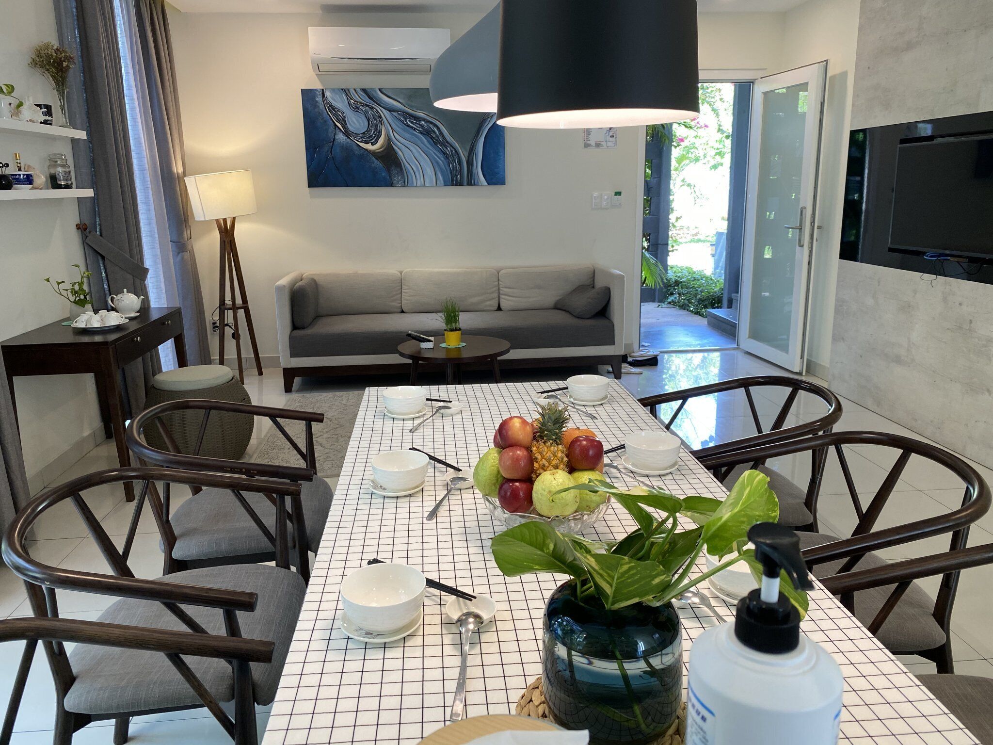 Villa familiar | Zona de estar | Smart TV de 43 pulgadas con canales digitales