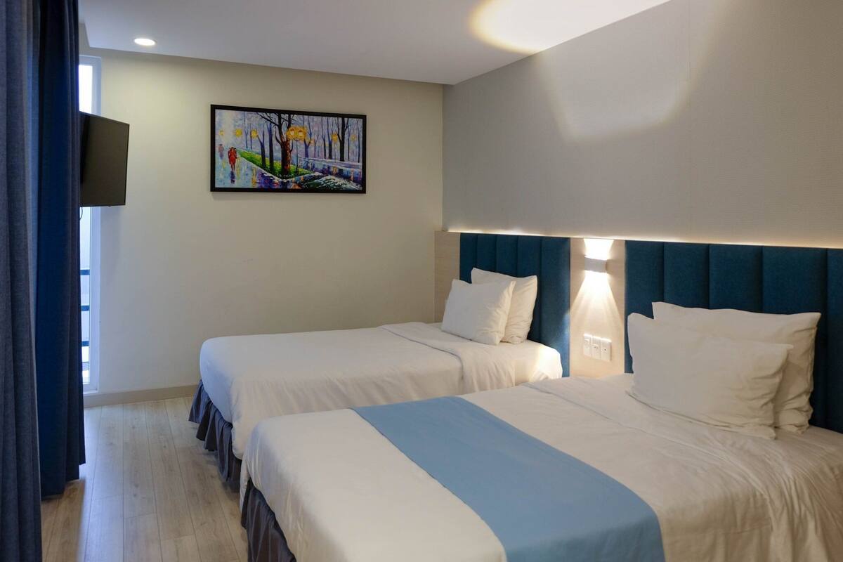 Deluxe Room | In-room safe, blackout drapes, soundproofing, iron/ironing board