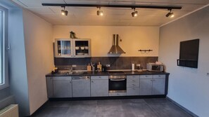 Private kitchen - Stadtnahes Familien-apartment mit 3 Schlafzimmern, Nahe Airbase (Landstuhl)