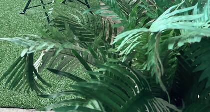 10 minutes from Disneyland Paris/large 2 room car park