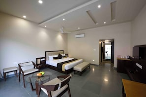 Superior Room, 1 Double Bed, Valley View | Minibar, desk, iron/ironing board, free WiFi