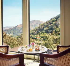 Luxury Studio Suite | Bar mini, meja, seterika/papan seterika, Wi-fi percuma 