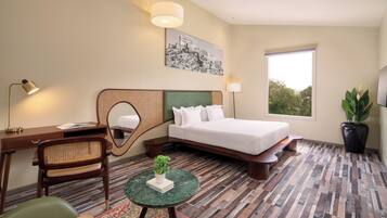 Executive Room | Minibar, desk, iron/ironing board, free WiFi