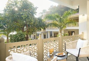 Deluxe Room | Bar mini, meja, seterika/papan seterika, Wi-fi percuma 