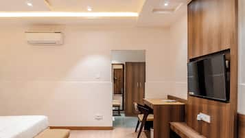 Deluxe Room | Minibar, desk, iron/ironing board, free WiFi