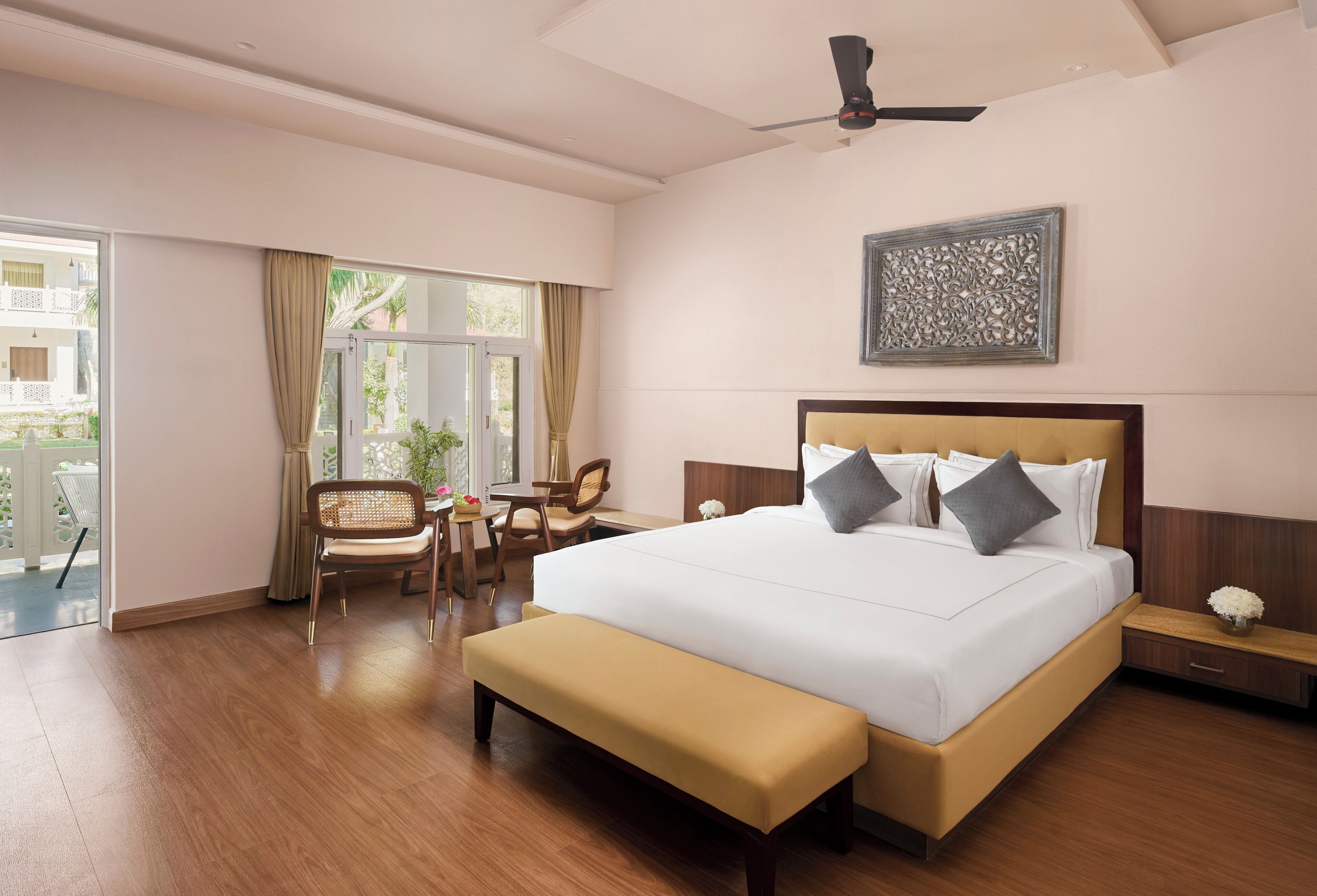 Deluxe Room | Minibar, desk, iron/ironing board, free WiFi