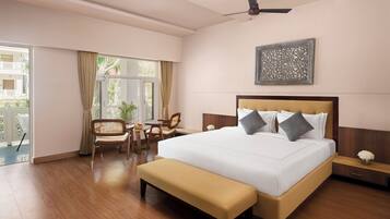 Deluxe Room | Minibar, desk, iron/ironing board, free WiFi