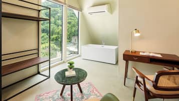 奢华开间套房 | 迷你吧、办公桌、熨斗/熨板、免费 WiFi