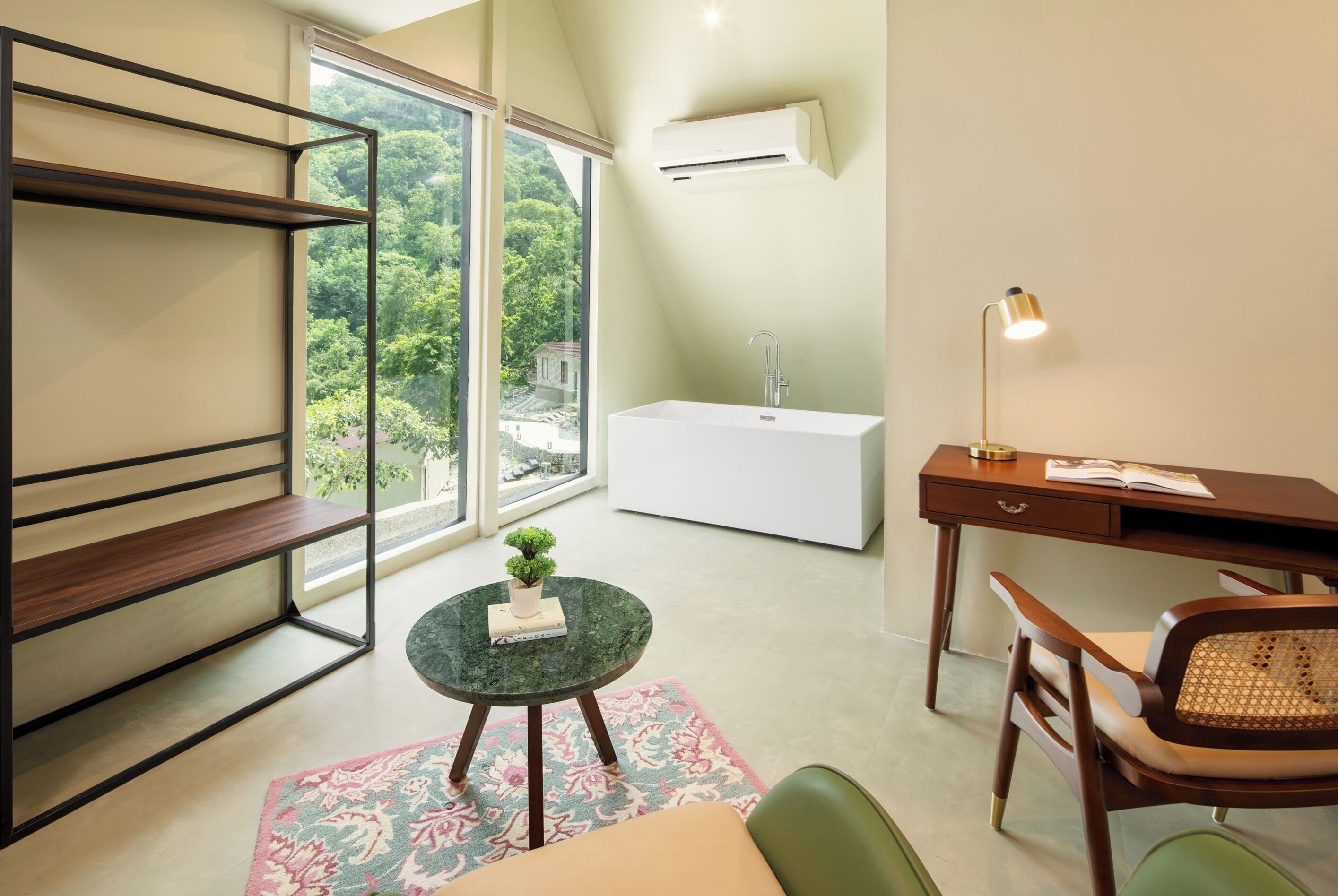 Luxury Studio Suite | Minibar, desk, iron/ironing board, free WiFi