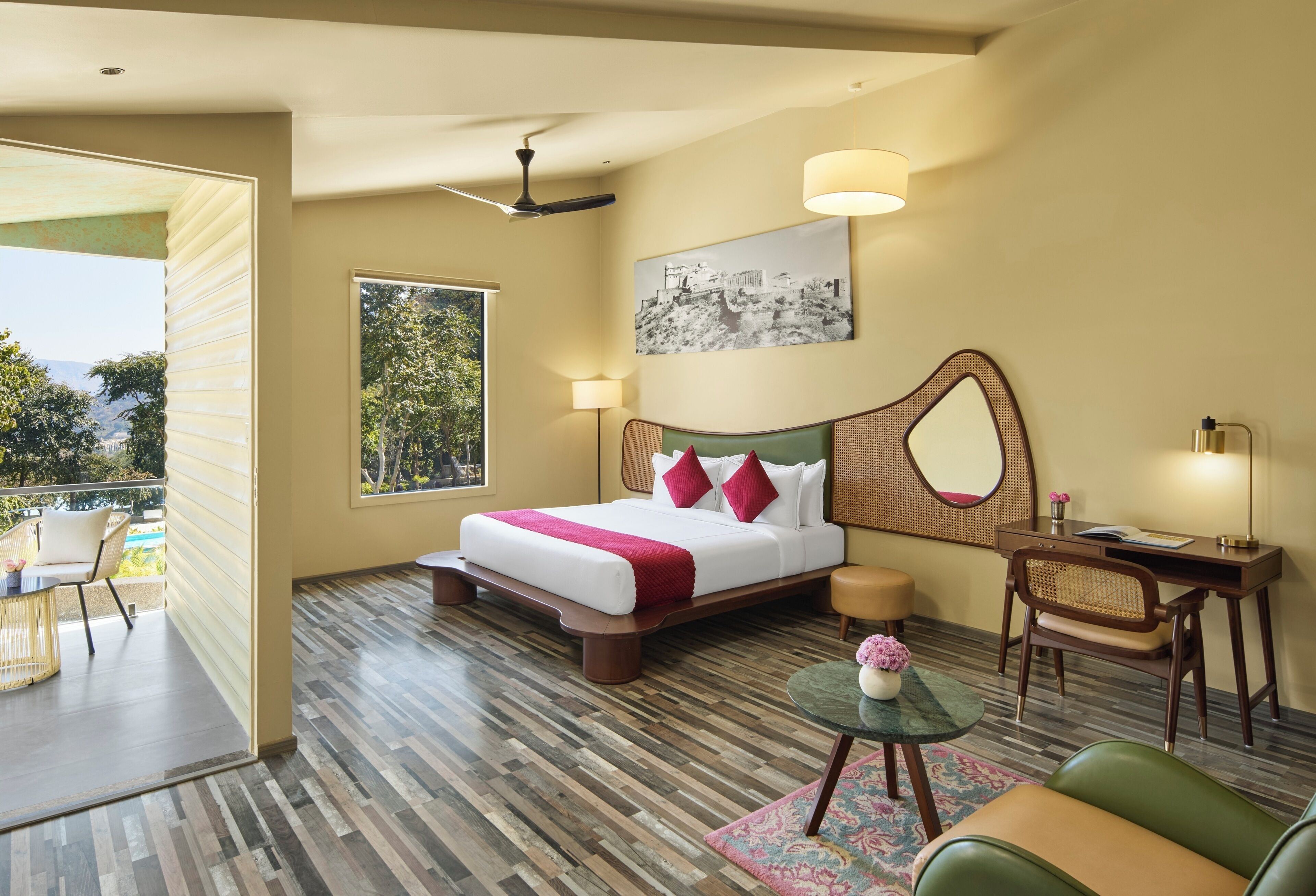 Executive Room | Bar mini, meja, seterika/papan seterika, Wi-fi percuma 