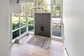 Interior - Golf Course Haven with Access to The Cove (Sunriver)