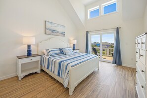 8 bedrooms, free WiFi, bed sheets - Oceanside Dog Friendly Home w/ Private Pool, Elevator, Hot Tub, Game Room (Salvo)