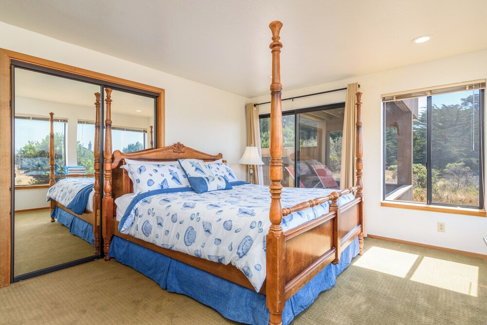 Stunning 2 BDR Sea Ranch Home w/ Coastal Views! Close to Dining, Hiking