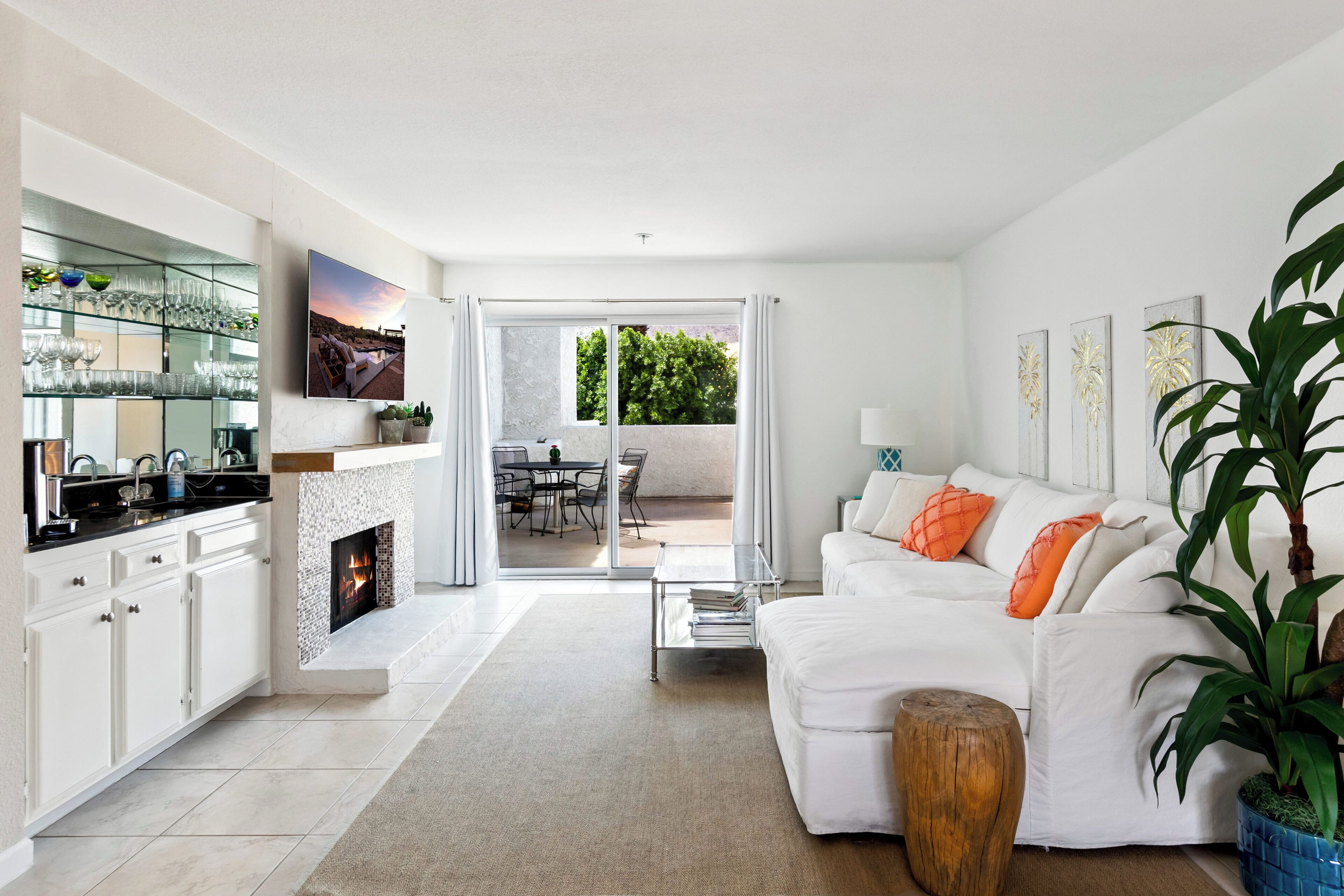Gorgeous Long-Term Home in Downtown Palm Springs! Walk to Dining & Shopping