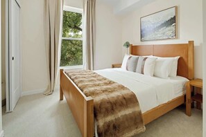 3 Schlafzimmer, Schreibtisch, Bügeleisen/Bügelbrett, WLAN