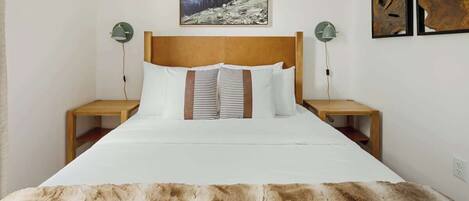 2 bedrooms, desk, iron/ironing board, WiFi