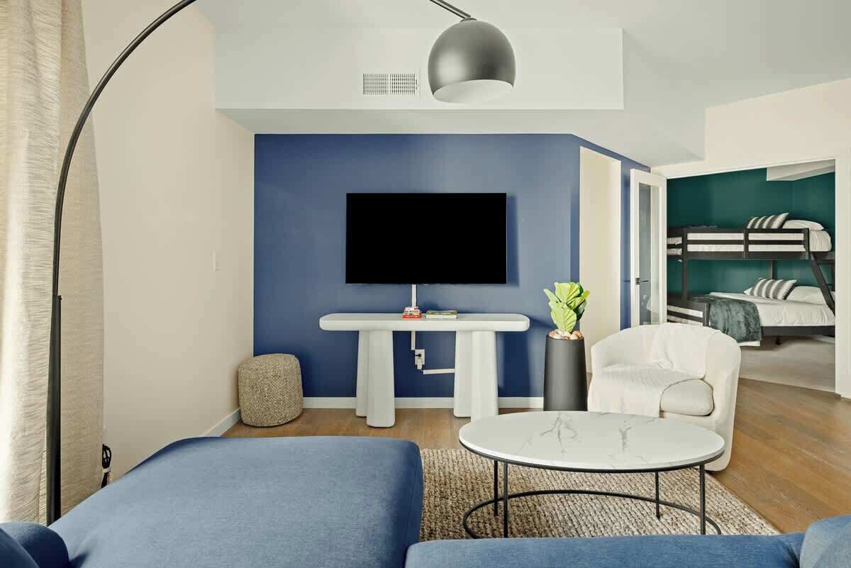 2 bedrooms, desk, iron/ironing board, WiFi