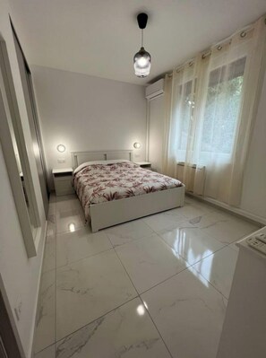 2 chambres, fer et planche à repasser, lit parapluie, Wi-Fi gratuit