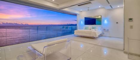 5 bedrooms, desk, iron/ironing board, WiFi