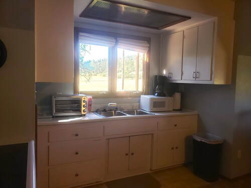 Hunters! Great studio apartment bordering BLM area 75/751