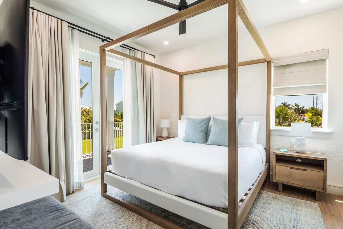 6 bedrooms, iron/ironing board, WiFi, bed sheets