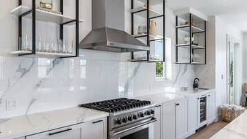 Coffee/tea maker, fridge, microwave, oven
