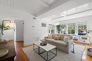 TV, offices - Bayshore 1BR Luxe – The Adaline #4 First Floor (Tampa)