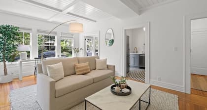 The Adaline 4 | Gorgeous Hyde Park Apt, 1st Floor