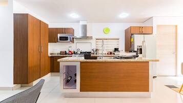 Fridge, microwave, oven, stovetop