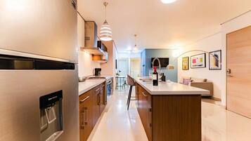 Fridge, microwave, oven, stovetop