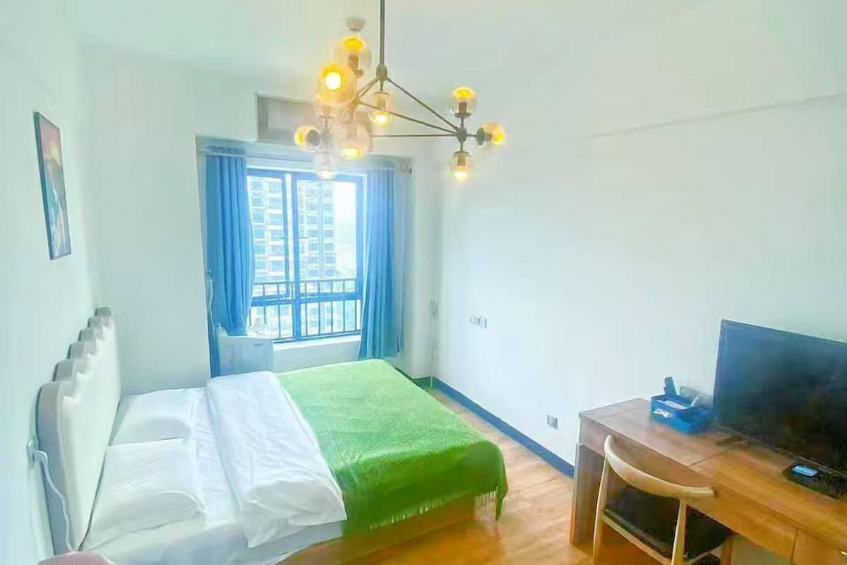 1 habitación, ropa de cama de alta calidad y escritorio 
