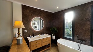 Habitación doble romántica | Baño | Secadora de cabello y toallas 
