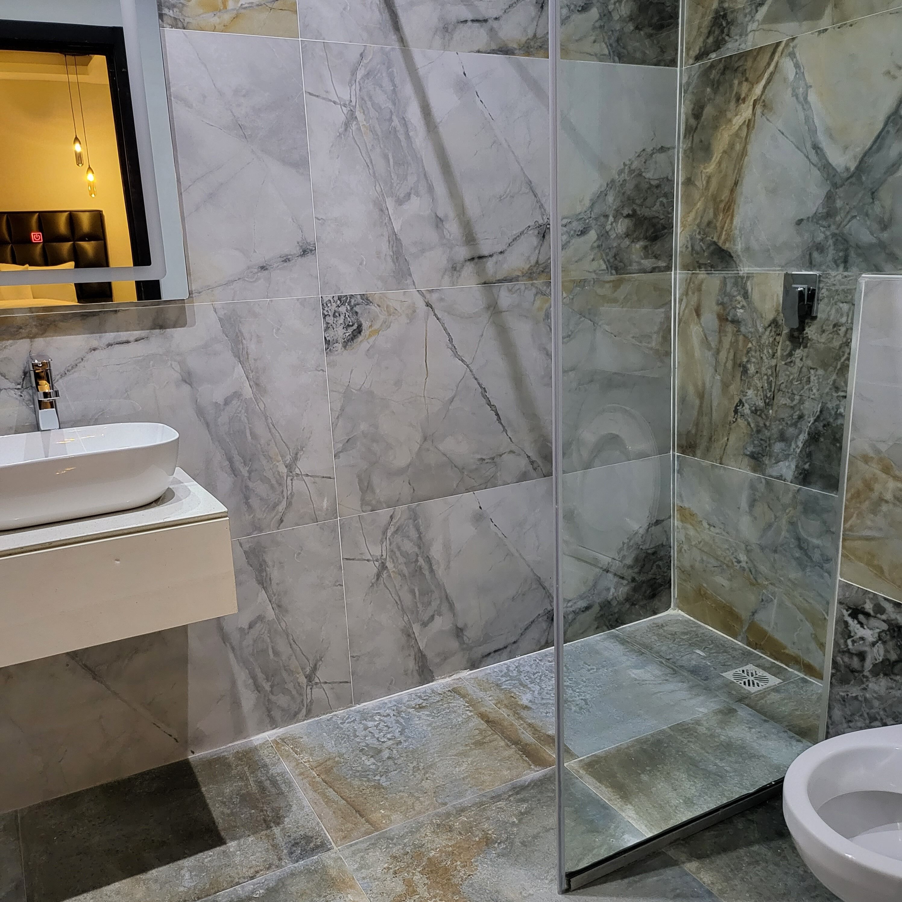 Doccia, set di cortesia gratuito, asciugamani, sapone