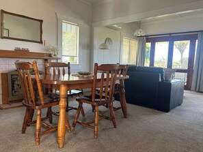 Dining - The Beach House - Paihia Holiday Home (Paihia)