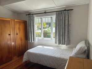 3 bedrooms, WiFi, bed sheets